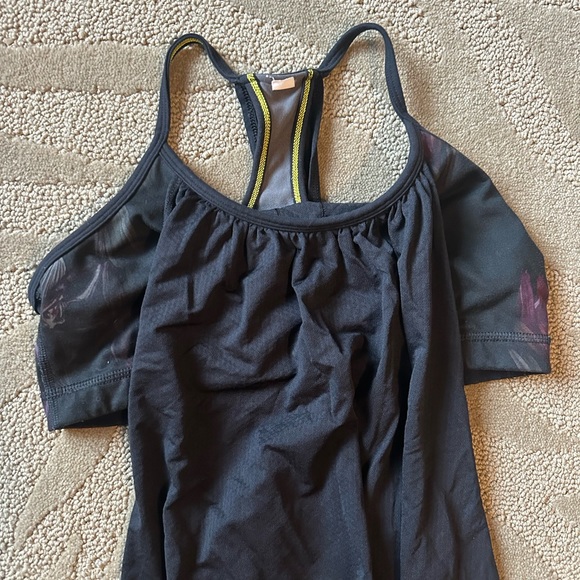 Black lulu top with built in bra - Picture 2 of 2